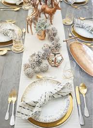 Unlike the formal table setting, the casual table setting can be described as more carefree and not as starchy or prudish for the occasion. 20 Wonderful Christmas Dinner Table Settings For Merry Holidays Homesthetics Inspiring Ideas For Your Home Gold Christmas Decorations Christmas Dinner Table Christmas Table Settings