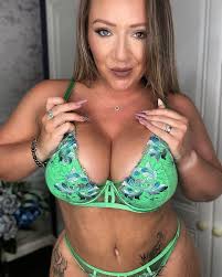 🔞🇬🇧NICOLE🇬🇧🔞 on X: Cum and get 3 months of my porn for $9£5 and  celebrate Christmas with me! 😈😈😈 I chat to ALL my subscribers on Onlyfans  and its the only way