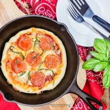Cast Iron Pan Pizza Recipe Making Homemade Pizza Food Recipes Personal Pizza