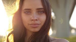 Elle Jay's Instagram, Twitter & Facebook