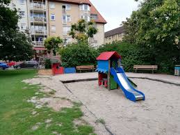 Broj polazaka po danu može varirati ovisno o. Spielplatz Schillerplatz In Mannheim Innenstadt Spielplatznet De