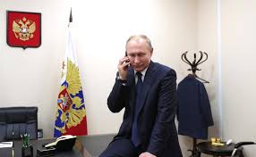 Nu loekasjenko verzwakt is kan poetin waarmaken wat hij al zo lang wil. Putin Uses Birthday Phone Call To Invite Lukashenko To Moscow