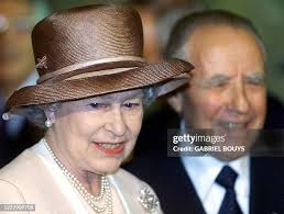 195 Queen Elizabeth Ii And Pope John Paul Ii Photos & High Res Pictures