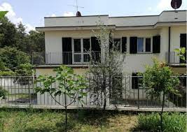 Sul portale cambiocasa.it sono stati trovati 2221 annunci immobiliari di appartamenti quadrilocali in vendita nel comune di firenze. Firenze Porta Romana Appartamento A Firenze In Vendita