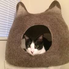 Katze Bett Hohle Katzenhaus Braun Mit Weiss Umweltfreundliche Handgemachte Gefilzte Wolle Katzenbett Valentinstag Geschenk Liebe Cat Bed Wool Cat Cats