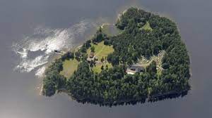 Juli (2018), cinta que recrea lo sucedido en la isla de utøya en tiempo real, dirigida por erik poppe. Oslo Eroffnet Umstrittenes Breivik Museum Nzz