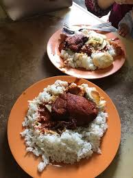 Ipoh has a famous nasi kandar stall in yong suan coffee shop which is so addictive that its fans called it nasi ganja or rice with cannabis. Nasi Ganja Ipoh In Yong Suan Coffeshop