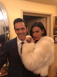 Mama sa, malu iosif a fost balerină, iar acum este coregraf colaborator al trupei lui dan puric, iar tatăl său, emil popescu, a fost actor la operetă. È™tefan BÄƒnicÄƒ Poze De CrÄƒciun Cu ToatÄƒ Familia SoÈ›ia Lavinia Fiul Radu È™tefan Dar È™i O PrezenÈ›Äƒ SurprizÄƒ Click Mobile