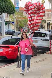 Jennifer love hewitt's family is growing once again. Inside Jennifer Love Hewitt S Christmas Party
