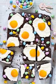 Das ist kein kuchen für jeden tag, aber für besondere anlässe (bei uns war es der geburtstag meiner eltern) darf es ruhig auch mal eine kalorienbombe sein. Susse Mascarpone Spiegelei Brownies Zu Ostern Meine Kuechenschlacht