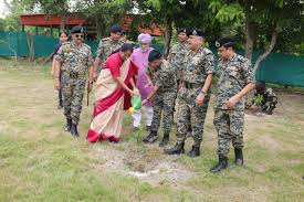 मुख्यमंत्री रेखा गुप्ता ने बीएसएफ कैंप में 'एक पेड़ माँ के नाम' अभियान में  हिस्सा लिया