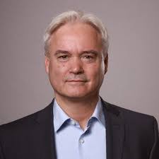 Julia Harder's Instagram, Twitter & Facebook