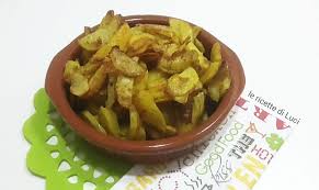 Realizzate la salsa al curry scaldando 1 cucchiaino di burro in una padellina, lasciate sciogliere, spegnete, aggiungete il curry oppure il vostro masala, girate, aggiungete i 100 gr di latte di cocco freddo. Patate Al Forno Con Curry E Formaggi Le Ricette Di Luci