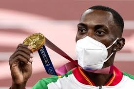 Triplo salto (português europeu) ou salto triplo (português brasileiro) é uma especialidade olímpica de atletismo que requer uma combinação de velocidade e técnica do atleta que o pratica. 0wubbaxl23 Ttm