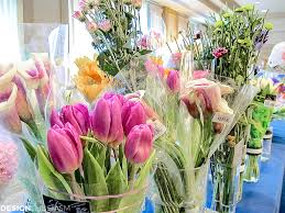Decorating with mardi gras centerpieces. Using Mardi Gras Decorations To Create Colorful Mardi Gras Centerpieces