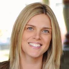 Jennifer Cale's Instagram, Twitter & Facebook