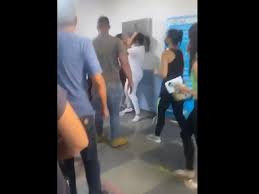 Mulher e enfermeira brigam em unidade de saúde de Uberlândia - Gerais -  Estado de Minas