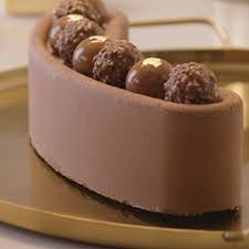 Le Dome De Mousse En Chocolat Ferrero Rocher Ferrerorocher Com Chocolat Ferrero Chocolat Ferrero Rocher Gateaux Alimentaires
