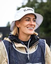 Arrived a lady, left a lad 🏴󠁧󠁢󠁳󠁣󠁴󠁿 Swipe to see English folks  celebrating an English win