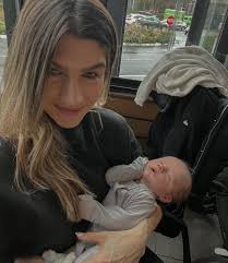 over here livin that newborn life // five weeks with little cal and he's  keeping me