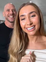 Joni Monroe's Instagram, Twitter & Facebook