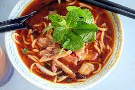 .liu curry mee' to locals churns out inarguably the best hainanese curry mee and bean sprouts in broth, although light, has a distinctively sharp and aromatic taste of spices that's totally unique to ipoh. In Search Of Ipoh Best Curry Mee Here S Seven 7 Curry Mee In Ipoh That You Can Try Rebecca Saw