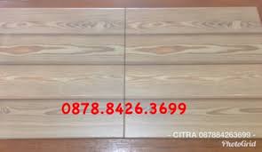 Lantai motif kayu memang tidak terbuat dari kayu, tapi dilihat dari material pembuatannya, lantai motif kayu tampaknya jauh lebih menarik dan mudah dirawat. Keramik Lantai Motif Kayu Parana Series 40x40 Shopee Indonesia