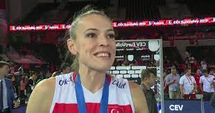 Başarılı voleybolcu, 2011 yılında erdem dündar ile dünyaevine girmiştir. Eda Erdem Dundar Kimdir Kac Yasinda Filenin Sultanlari Eda Erdem Dundar Boyu Kac Nereli Medya Haberleri