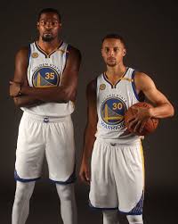 Golden State Warriors Players Kevin Durant 35 And Stephen Curry 30 Are Photographed During Media Da Nba Golden State Warriors Warrior Golden State Warriors