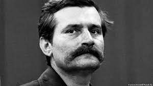 Lech wałęsa jednym z przewodniczących strajku w stoczni brał udział w rozmowach stoczniowców z pierwszym sekretarzem kc pzpr edwardem gierkiem Former Polish President Walesa Did Help Secret Police Experts Say Europe News And Current Affairs From Around The Continent Dw 31 01 2017