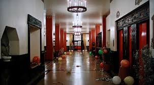But just where do you find the overlook hotel, the foreboding location at the heart of the film? Looks Like The Ahwahnee Doesn T It This Photo Is From Stanley Kubrick S The Shining Where The Overlook Hotel Wa Overlook Hotel The Shining The Shining Film