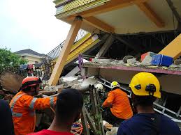 Gempa hari ini, informasi dari bmkg gempa bumi terkini, informasi gempa bumi hari ini gempa hari ini ? Gempa Magnitudo 6 2 Puluhan Tewas Ratusan Luka Luka Di Sulawesi Barat Beritabenar