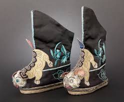 The collection of Chinese clothing from the Qing Dynasty ...