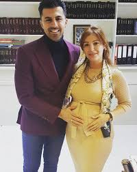 İş adamı asil nadir'in annesi safiye hanım babası ise i̇rfan nadir'dir. Asil Nadir 78 Yasinda Kiz Babasi Oluyor Son Dakika Gunun Haberleri