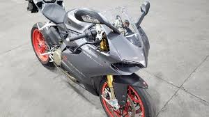 Moto Rara de Ayrton Senna Vai a Leilão! Lance Já Ultrapassa R$180 Mil!