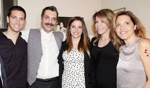 Lifestyle, videos and celebrity news! O Alkhs Koyrkoylos Gia Th Sxesh Me Ta Aderfia Toy