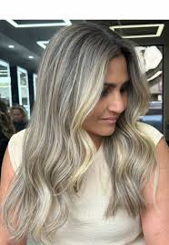 Diseño de Balayage para Camuflar Canas en Miami