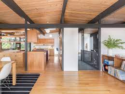 A complete guide to mid century modern furniture, architecture and design. Mid Century Modern Home Built In 1950s Digsdigs