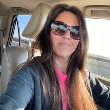 Christina Lederman's Instagram, Twitter & Facebook