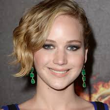 Maybe you would like to learn more about one of these? Du Court Au Carre Jennifer Lawrence Gere Bien La Repousse Elle
