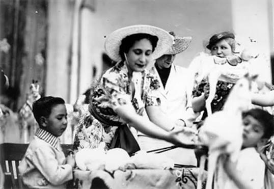 MujeresEnLaHistoria Amalia Solórzano nació el 10 de julio de 1911 en  Tacámbaro, Michoacán, en el seno de una familia acomodada. En 1932 contrajo  matrimonio con el general Lázaro Cárdenas. Cuando él asumió