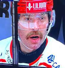 Tankarna nu går mycket om Timrås spel. Dom spelar bra i första perioden men  får inte ut mycket av det. Sen går det allt sämre och i tredje är spelet  riktigt dåligt