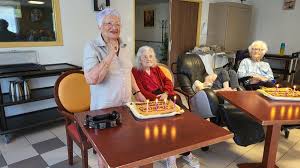 Photo Layrac. Quatre centenaires fêtés dans la joie à l'Ehpad - ladepeche.fr