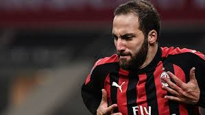 After juventus fc welcomed cristiano ronaldo, speculations arose that turin's top striker, argentine footballer gonzalo higuain, may head to london. Higuain Cerca De Reencontrarse Con Sarri En El Chelsea