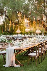 Holen sie sich hier inspirationen für ihre hochzeitsdeko! Gartenhochzeit So Organisiert Ihr Eine Stimmungsvolle Hochzeit Im Grunen