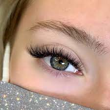 Hybrid lashes are simply a combination of both classic and volume eyelashes, which highlights your best features and gives your eyes a great look. Hybrids Sparkles The Perfect Combination Lashes By Lasshesbyliv Using Omni Volume X Wrap X Perfect Eyelashes Makeup Eyelashes Natural Fake Eyelashes