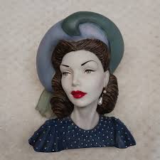 CAMEO GIRL HEAD Vase Judith 1818 Perchance to Dream new $44.99