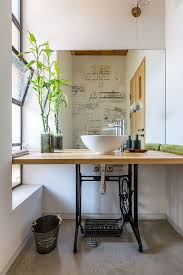 Pour une salle de bains baignée de lumière, tout en préservant le lieu des regards indiscrets, la persienne s'avère un très bon choix. 1001 Idees Originales Pour Un Meuble Salle De Bain Recup Meuble Salle De Bain Salle De Bains Recup Decoration Salle De Bain