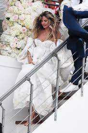 Maybe you would like to learn more about one of these? Heidi Klum Angelina Jolie Und Kim Kardashian So Traumhaft Schon Waren Ihre Brautkleider Trendscatchers De Page 2