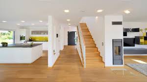 Moderner Und Gut Belichteter Flur Und Wohnbereich Mti Viel Wohnraum Freimraum Inspiration Schonerwohnen Licht We Musterhaus Weiss Fertighaus Fertighauser